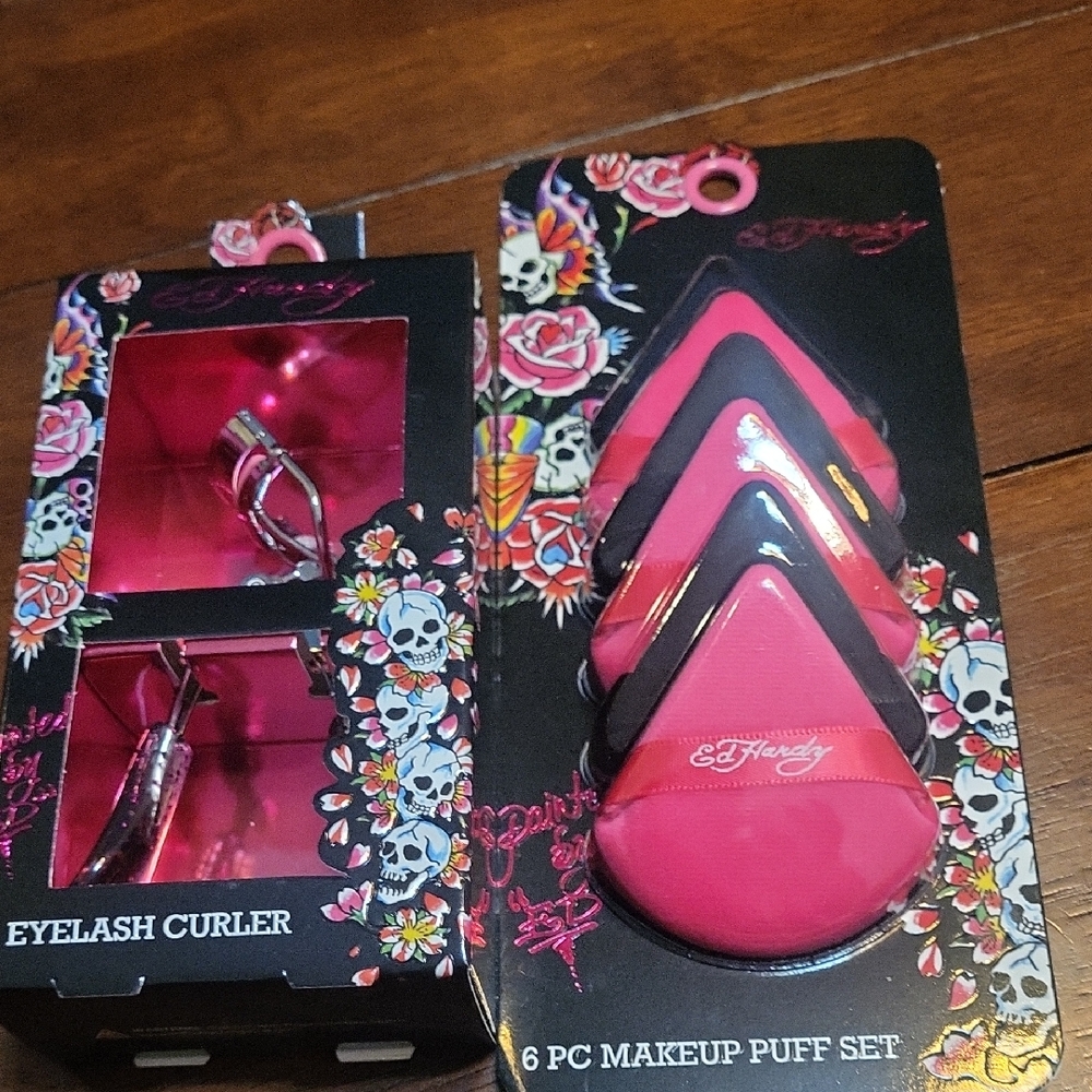 Ed Hardy Hot Pink & Black Triangular Makeup Puff Set